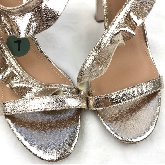 [Report] Metallic Gold Strappy Ruffle Chunky Block Heel Size 7 Womens Shoes - Picture 7 of 9